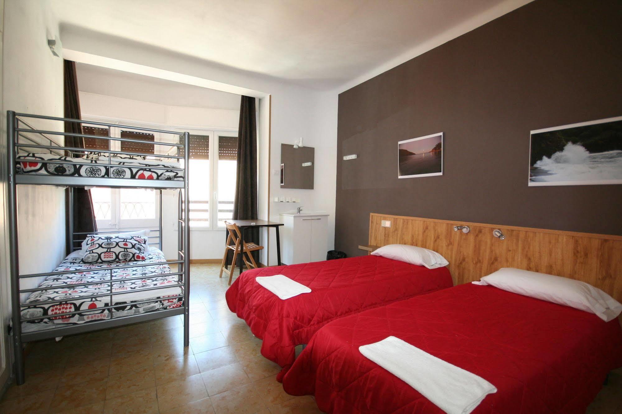 Hostal Juventus Portbou Exterior foto