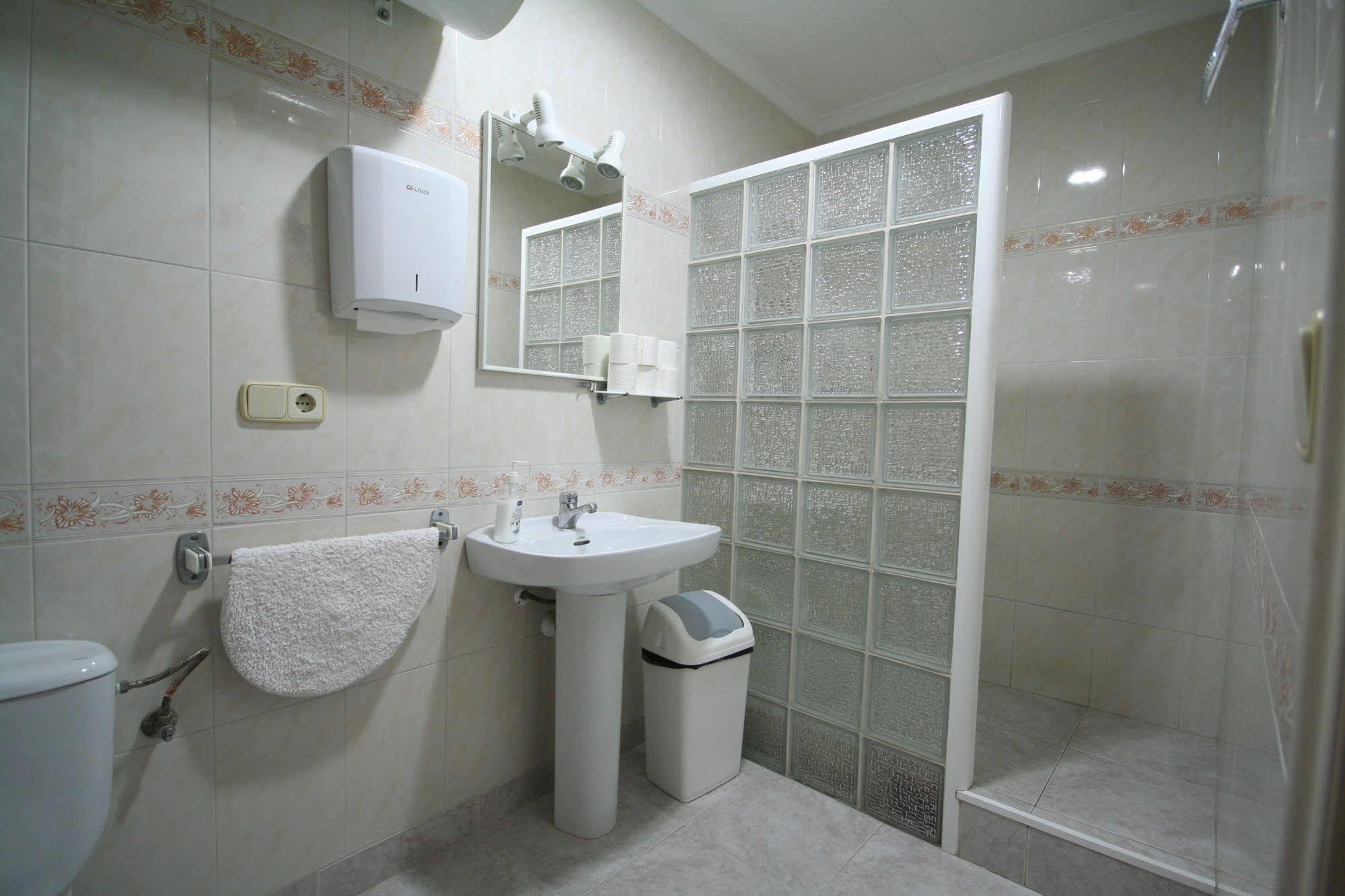 Hostal Juventus Portbou Exterior foto