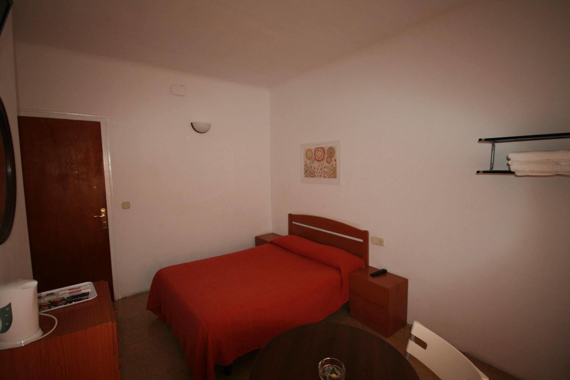 Hostal Juventus Portbou Exterior foto